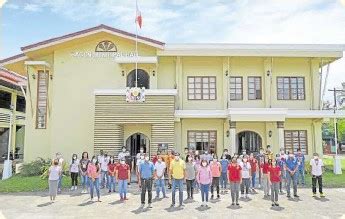 12 Mayor Maria Ester Hamor of Sorsogon City .